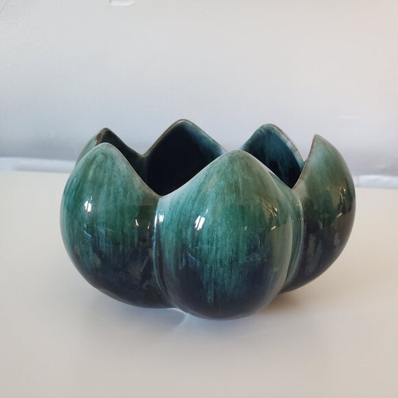 Vintage Blue Mountain Pottery Lotus Bowl/Planter - Picture 1 of 3